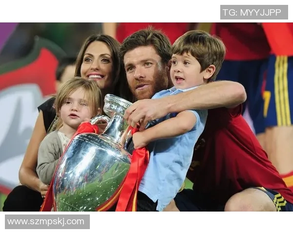 欧洲足球明星的妻子们:她们的生活与风采揭秘 欧洲足球明星的妻子们:她们的生活与风采揭秘