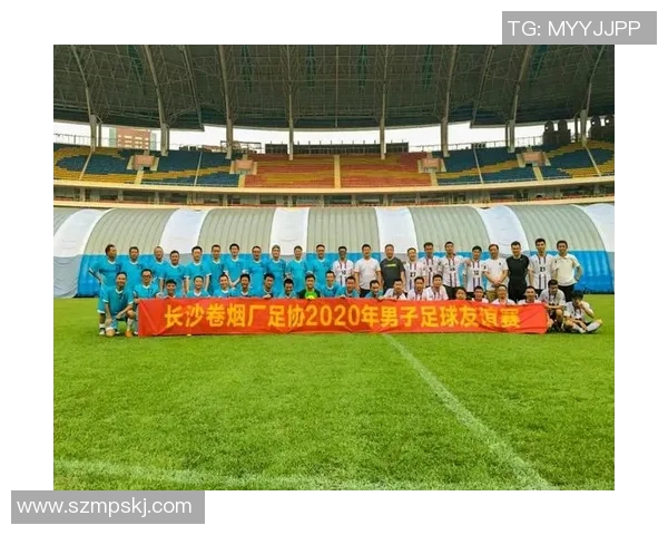 签字如艺术品的足球明星们展现独特魅力与风采 签字如艺术品的足球明星们展现独特魅力与风采